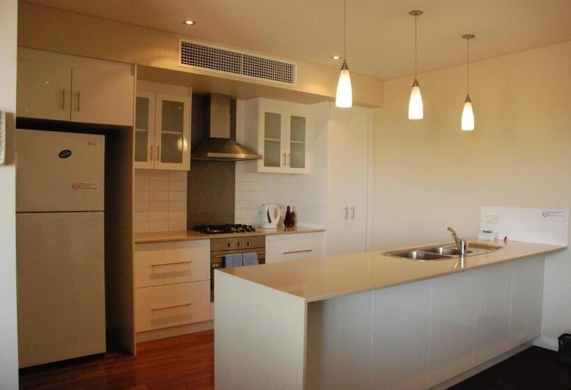 2 Bedroom Premium Apartment Sea View, Spinnakers By Rockingham Apartments