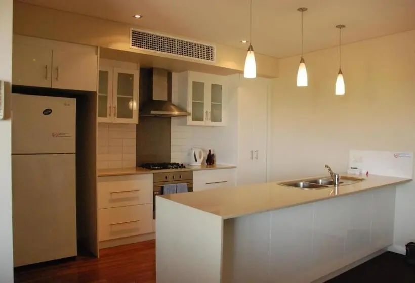 2 Bedroom Premium Apartment Sea View, Spinnakers By Rockingham Apartments