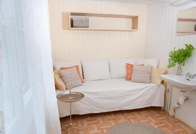 اتاق استاندارد با سرویس بهداشتی مشترک, Soltorp Eco Lodge
