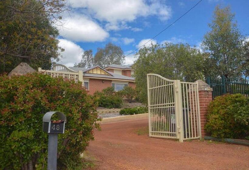 غرفة قياسية سرير كينج, The Grandhouse York