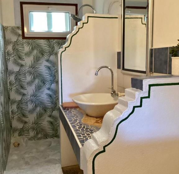 标准房带园景, La Reine Creole