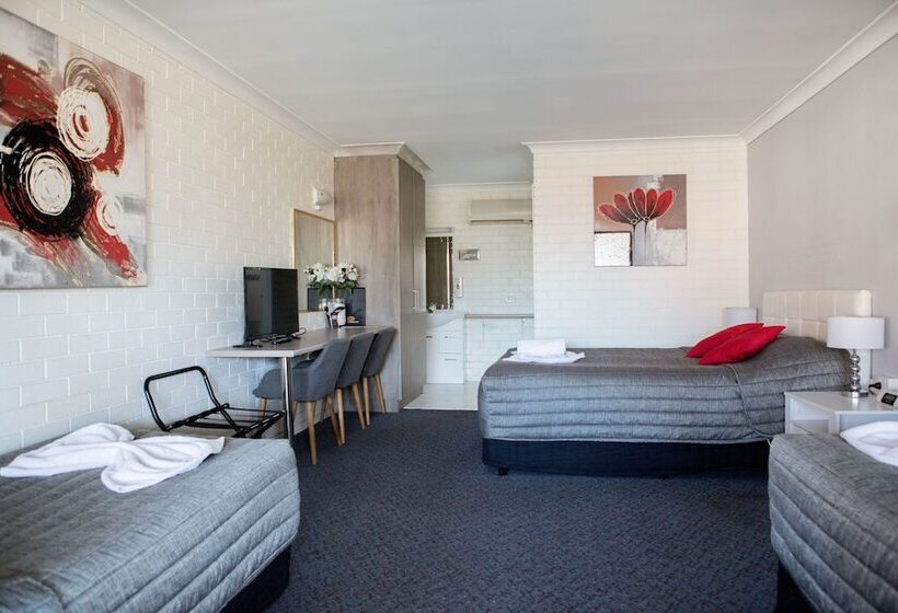 חדר משפחתי, Cameo Inn Motel