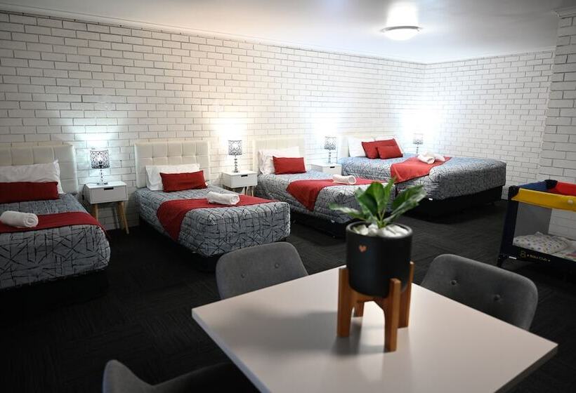 חדר משפחתי, Cameo Inn Motel