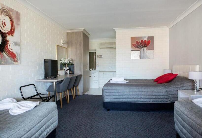 חדר משפחתי, Cameo Inn Motel