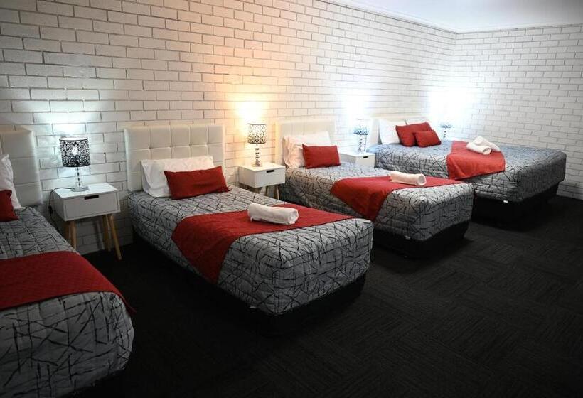 חדר משפחתי, Cameo Inn Motel