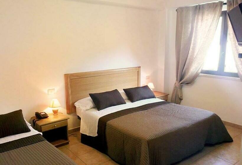 غرفة قياسية ثلاثية, Albergo Villa Riccio