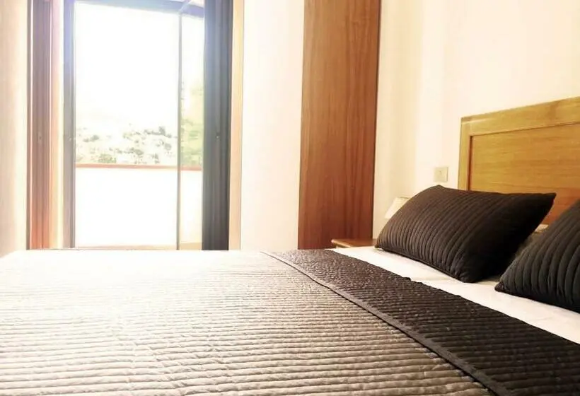 اتاق استاندارد سه نفره, Albergo Villa Riccio
