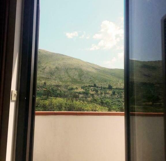 غرفة قياسية ثلاثية, Albergo Villa Riccio