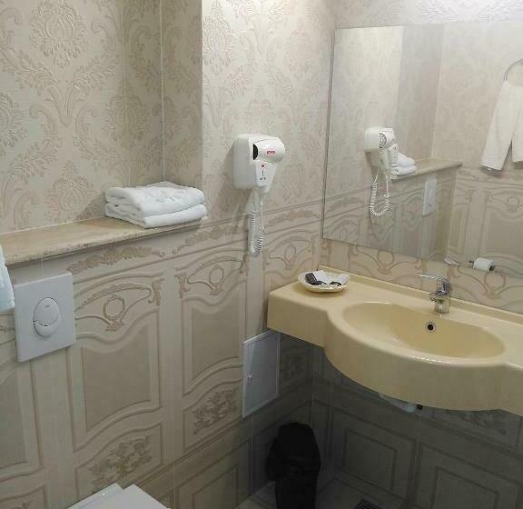 جناح جونيور مطلّ علي البحر, Dacia Sud