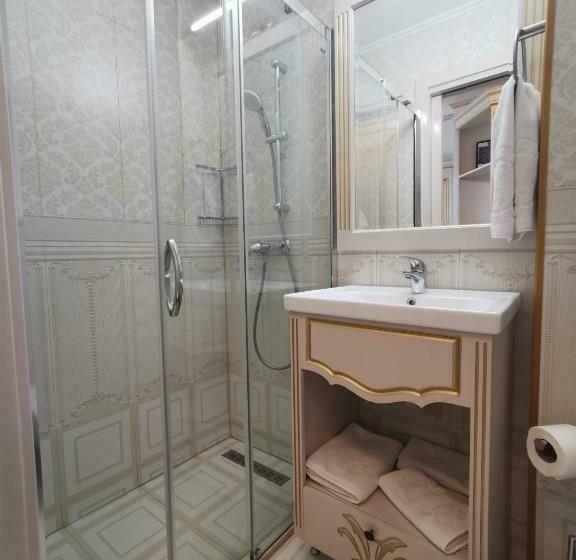 غرفة قياسية مطلّة علي البحر, Dacia Sud