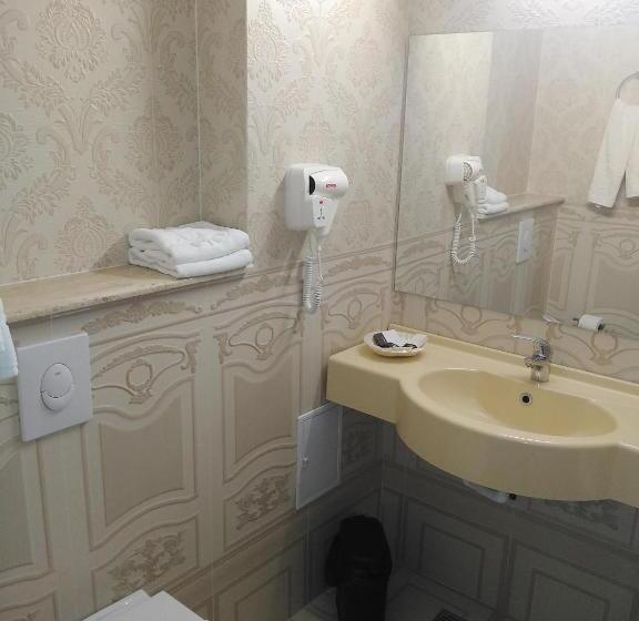 جناح جونيور, Dacia Sud