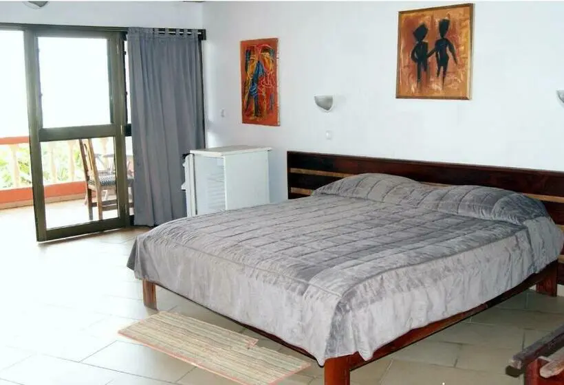 اتاق لوکس با چشم‌انداز دریا, Alize Plage