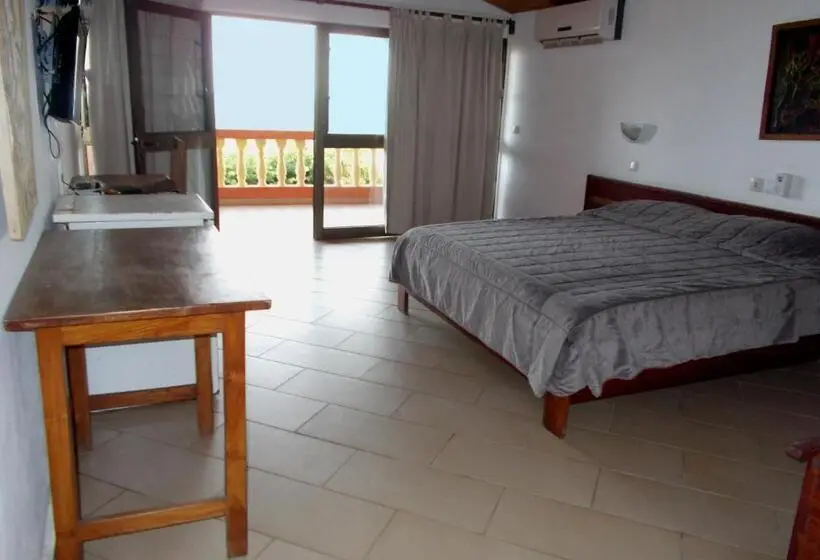 اتاق لوکس با چشم‌انداز دریا, Alize Plage