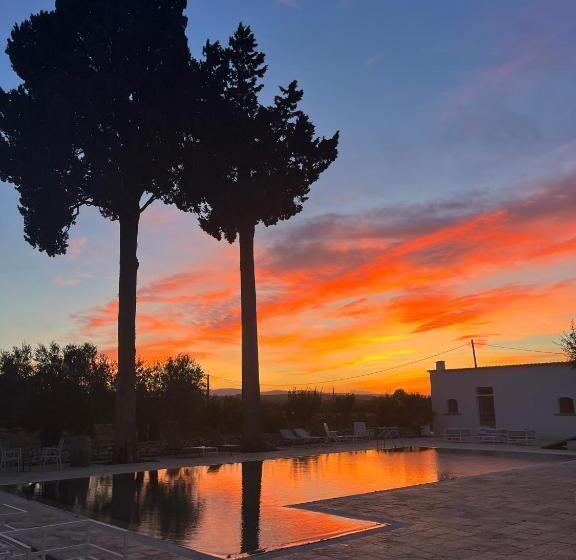 غرفة قياسية مطلّة علي حمام السباحة, Masseria Celentano Relais & Agriturismo