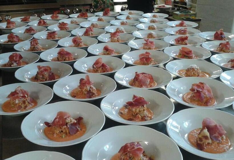 غرفة قياسية مطلّة علي حمام السباحة, Masseria Celentano Relais & Agriturismo