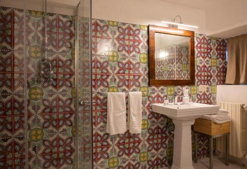 غرفة قياسية مطلّة علي حمام السباحة, Masseria Celentano Relais & Agriturismo