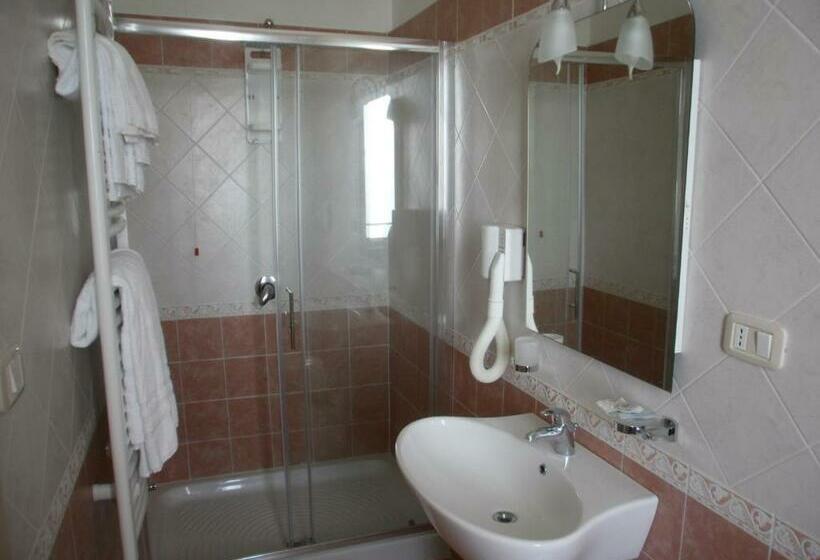 标准间带山景, Sirena