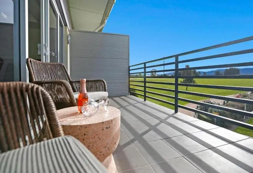 キングサイズベッドのデラックスルーム, Springs Shoalhaven Nowra