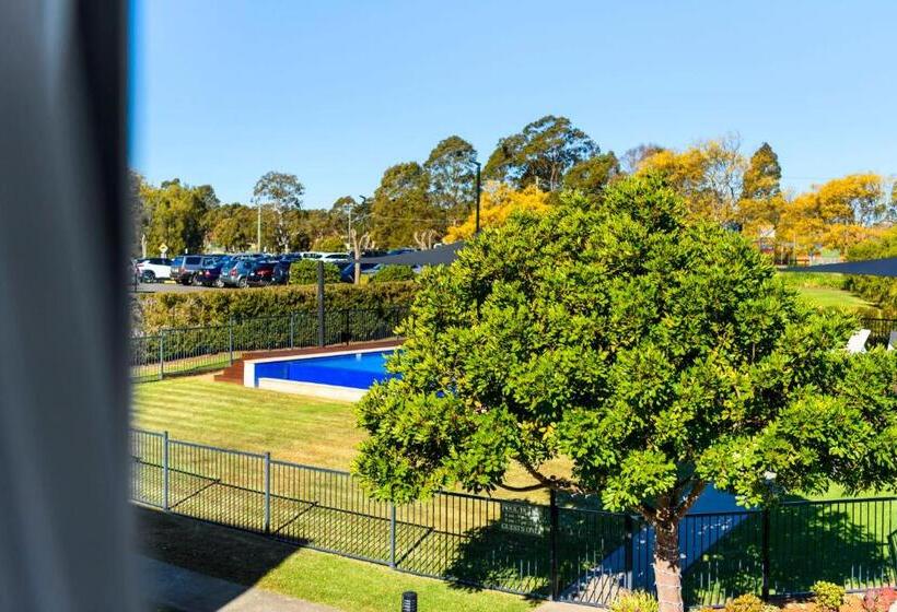스탠다드 룸 풀장 전망, Springs Shoalhaven Nowra