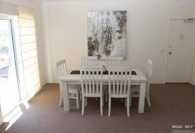 ２ベッドルーム家族用アパートメント, Mollymook Cove Apartments
