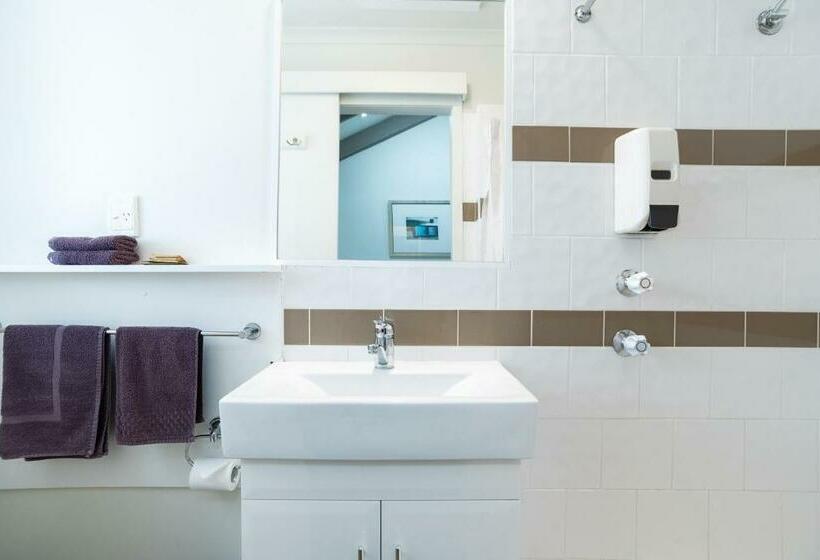 استودیوی استاندارد, Canberra Ave Villas