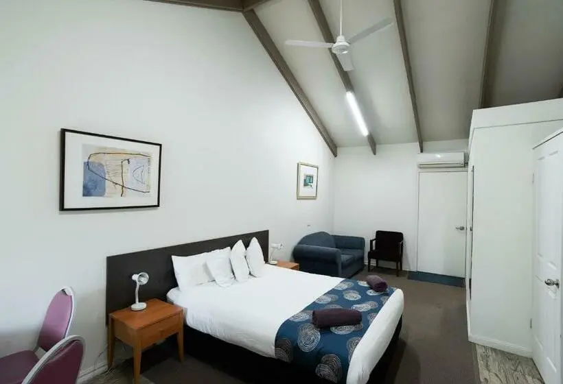 スタンダードスタジオ, Canberra Ave Villas