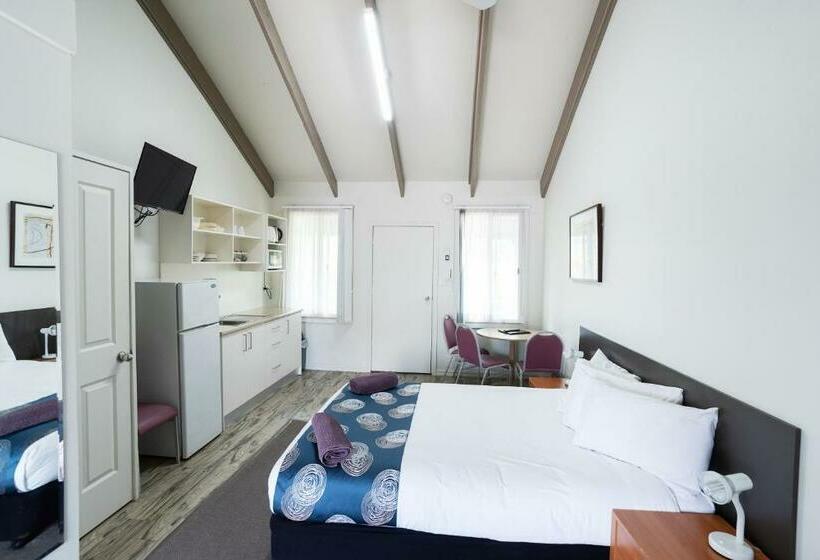 استودیوی استاندارد, Canberra Ave Villas