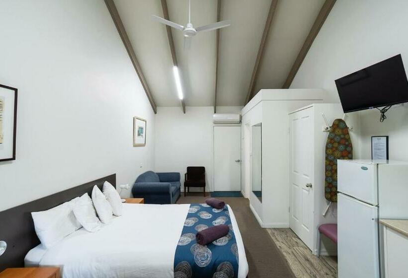 استودیوی استاندارد, Canberra Ave Villas