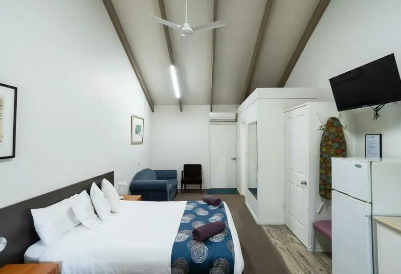 スタンダードスタジオ, Canberra Ave Villas