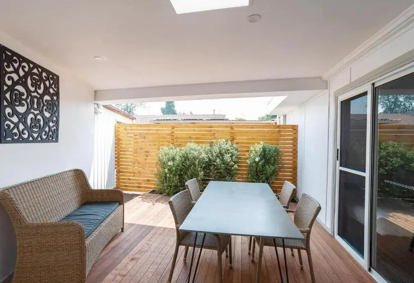 2ベッドルームハウス, Canberra Ave Villas