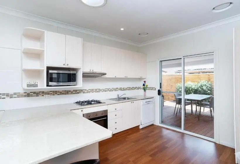 2ベッドルームハウス, Canberra Ave Villas