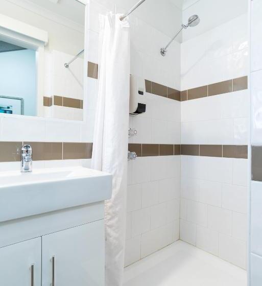 اتاق خانوادگی, Canberra Ave Villas