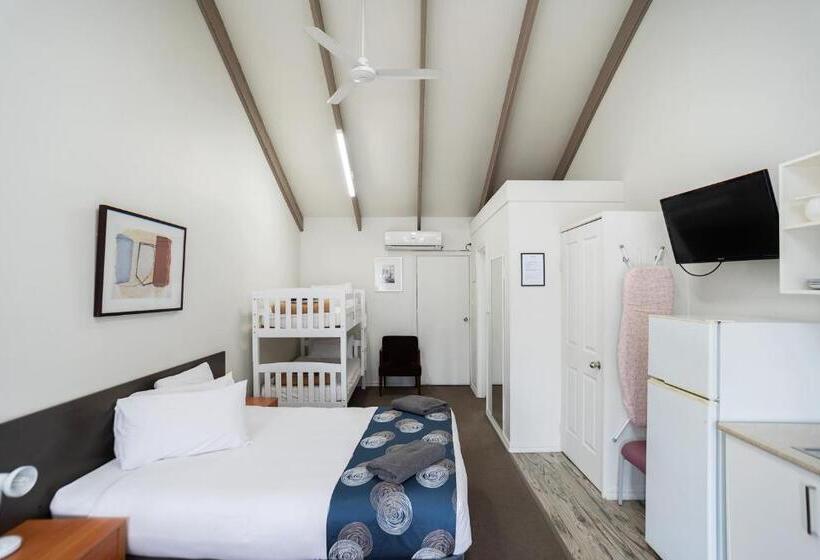 اتاق خانوادگی, Canberra Ave Villas