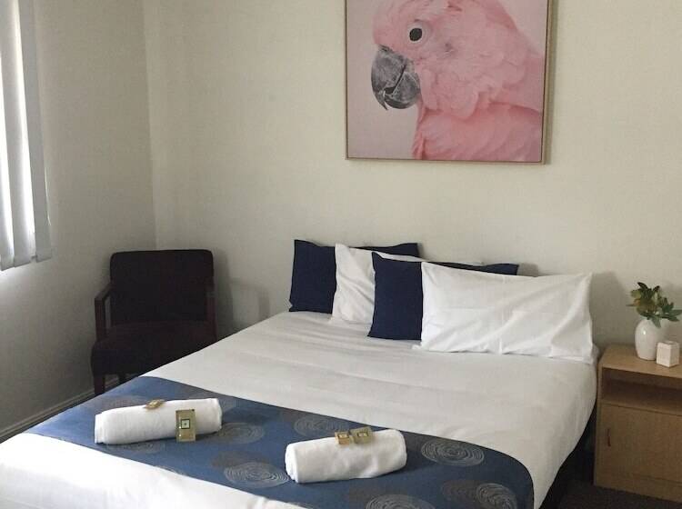 استودیوی استاندارد, Canberra Ave Villas