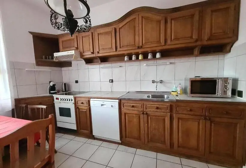 Huoneisto 3 Makuuhuonetta, Agas Vendeghaz