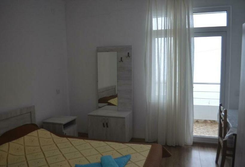 اتاق استاندارد با بالکن و چشم‌انداز دریا, Akhmed Guest House