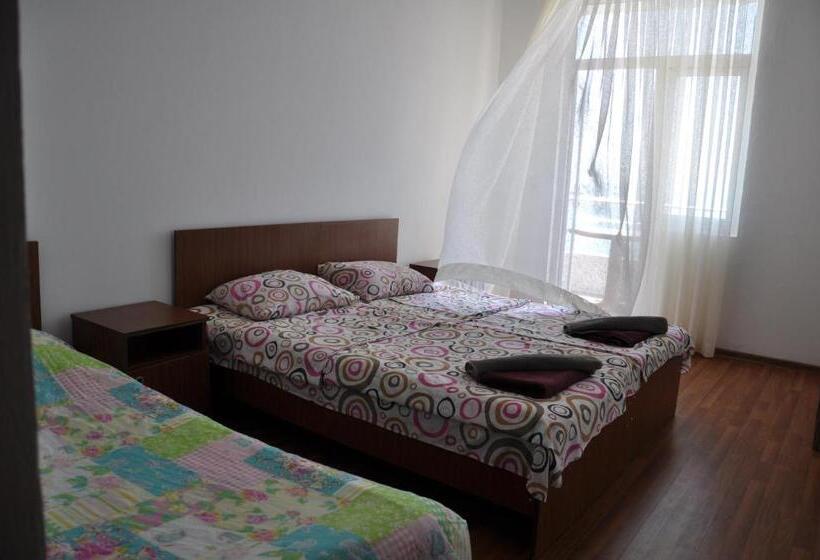 Triple Room Sea View, Akhmed Guest House