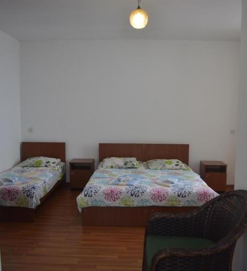 Triple Room Sea View, Akhmed Guest House