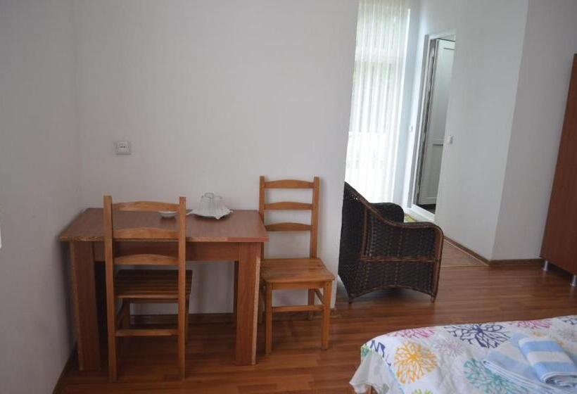 Triple Room Sea View, Akhmed Guest House