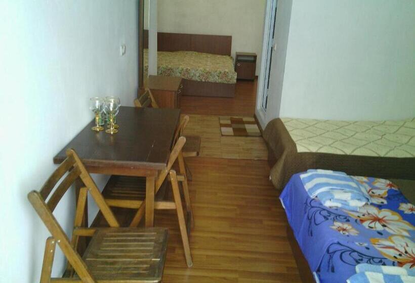 اتاق استاندارد چهار تخته با چشم‌انداز دریا, Akhmed Guest House