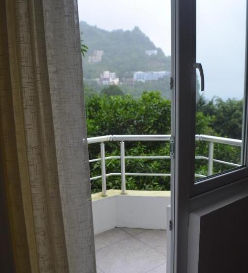 اتاق استاندارد چهار تخته با چشم‌انداز دریا, Akhmed Guest House