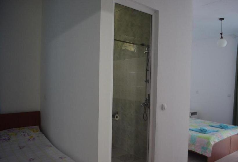 اتاق استاندارد چهار تخته با چشم‌انداز دریا, Akhmed Guest House