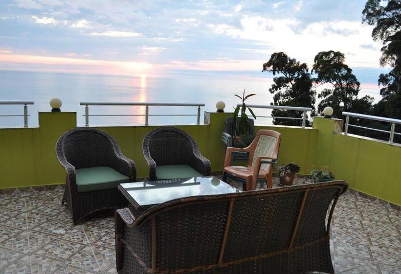 اتاق استاندارد چهار تخته, Akhmed Guest House