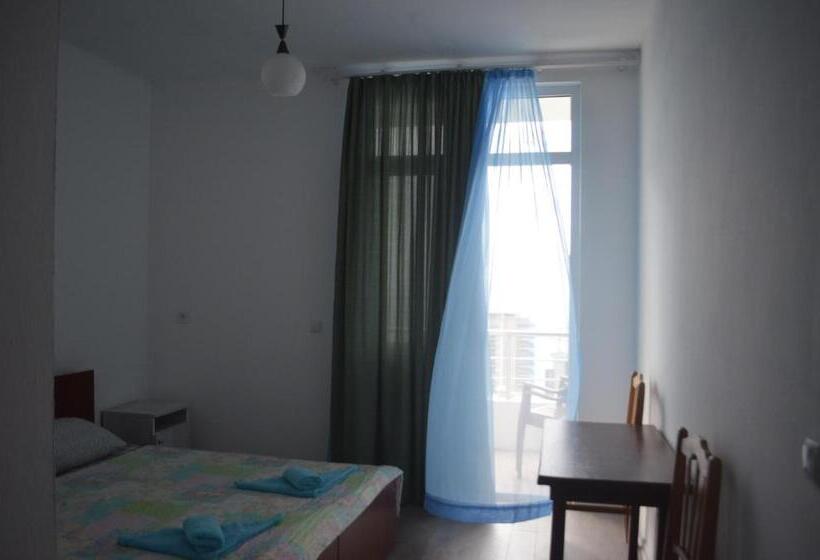 اتاق استاندارد چهار تخته با چشم‌انداز دریا, Akhmed Guest House