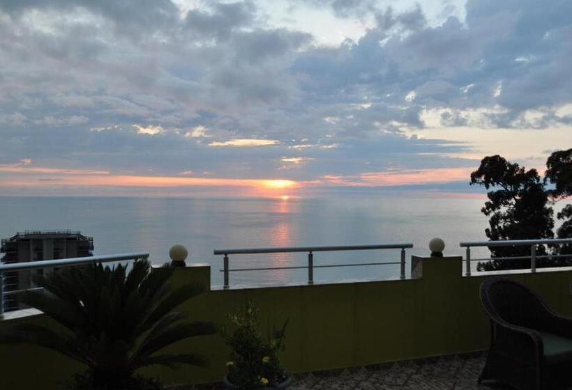 اتاق استاندارد چهار تخته, Akhmed Guest House