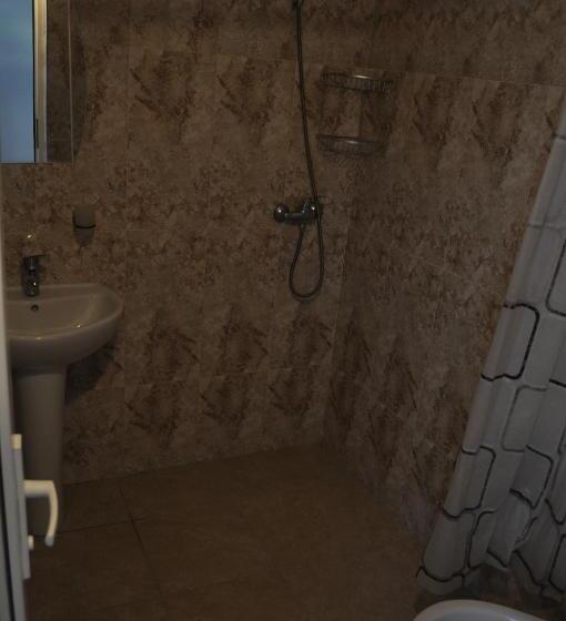 اتاق استاندارد چهار تخته, Akhmed Guest House