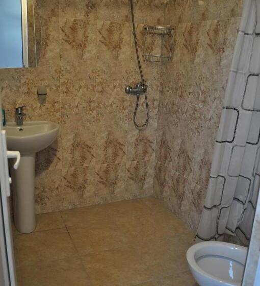 اتاق استاندارد چهار تخته, Akhmed Guest House