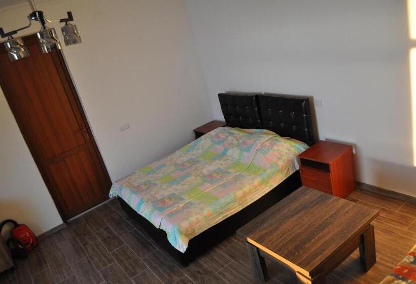 اتاق استاندارد چهار تخته, Akhmed Guest House