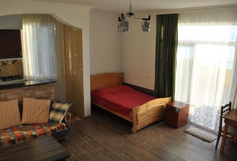 اتاق استاندارد چهار تخته, Akhmed Guest House