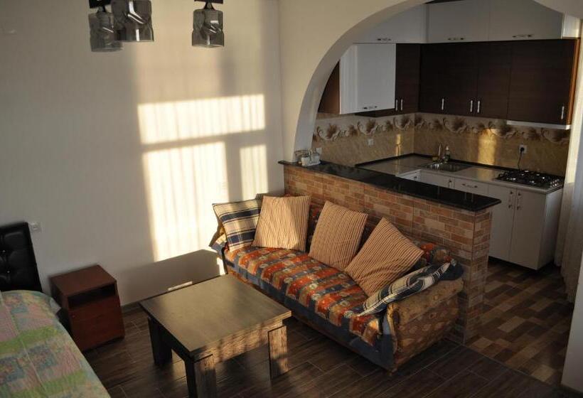 اتاق استاندارد چهار تخته, Akhmed Guest House